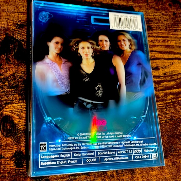 SEX AND THE CITY - Seasons 1 & 2 - Picture 6 of 6